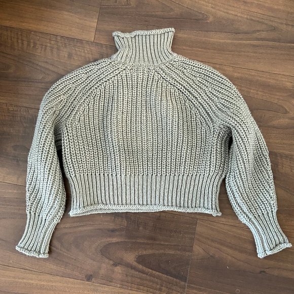 NWT H&M Crop Boxy Sweater - Size S - Picture 4 of 5